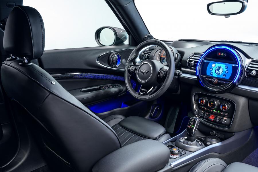 Интерьер Mini Cooper Clubman (F54) 2019 года  (WW) (фото 20 из 31)